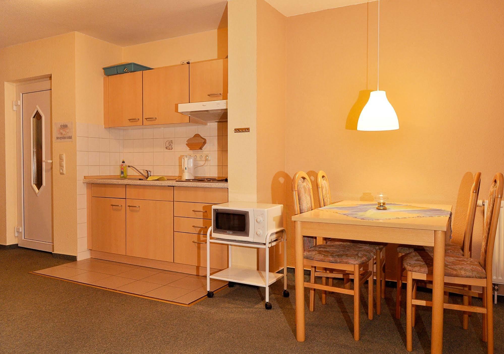 Pension Zum Riedensee Bastorf Екстериор снимка