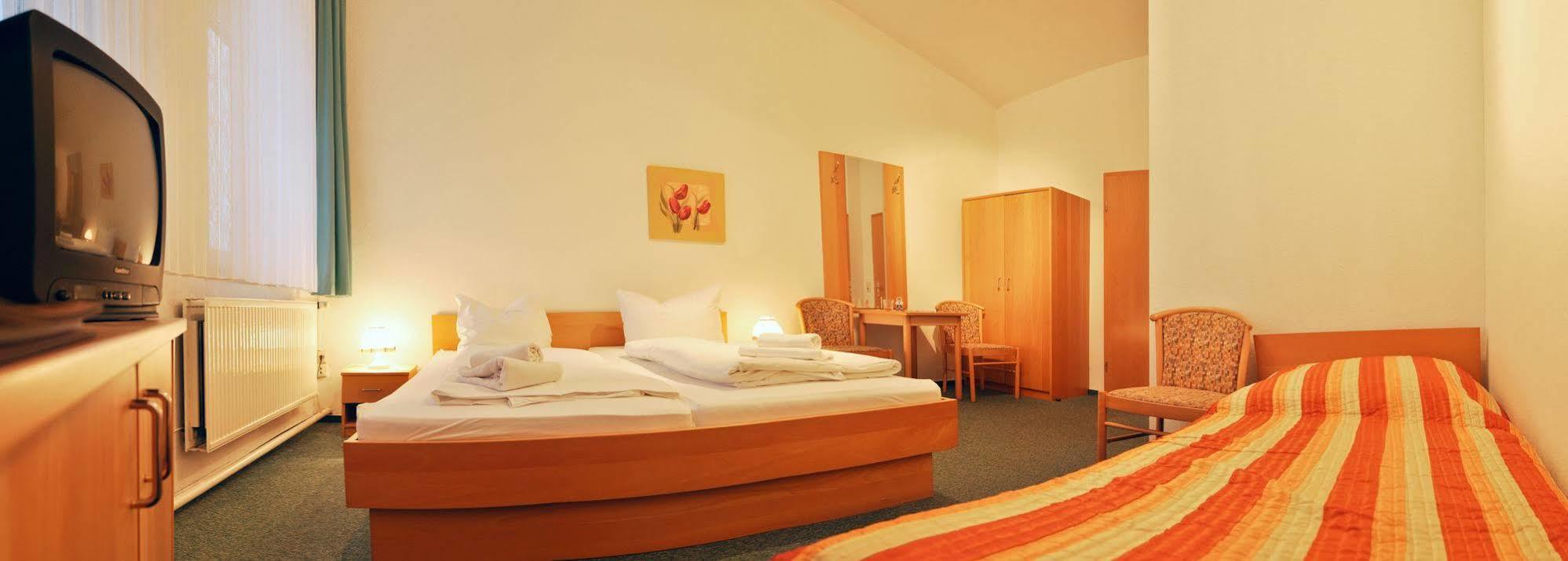 Pension Zum Riedensee Bastorf Екстериор снимка